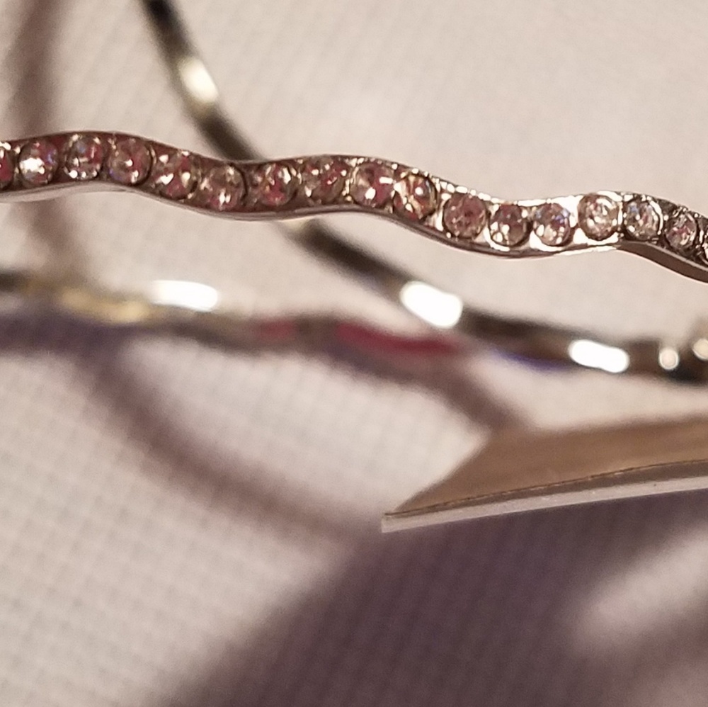 Silver hoop earrings - Picture 6 of 7